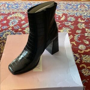 Elegant Black Croc-Embossed Ankle Boots by Lisa*Vicky